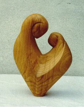 1983 Moeder en kind, eiken (30 x 23 x 11 cm)