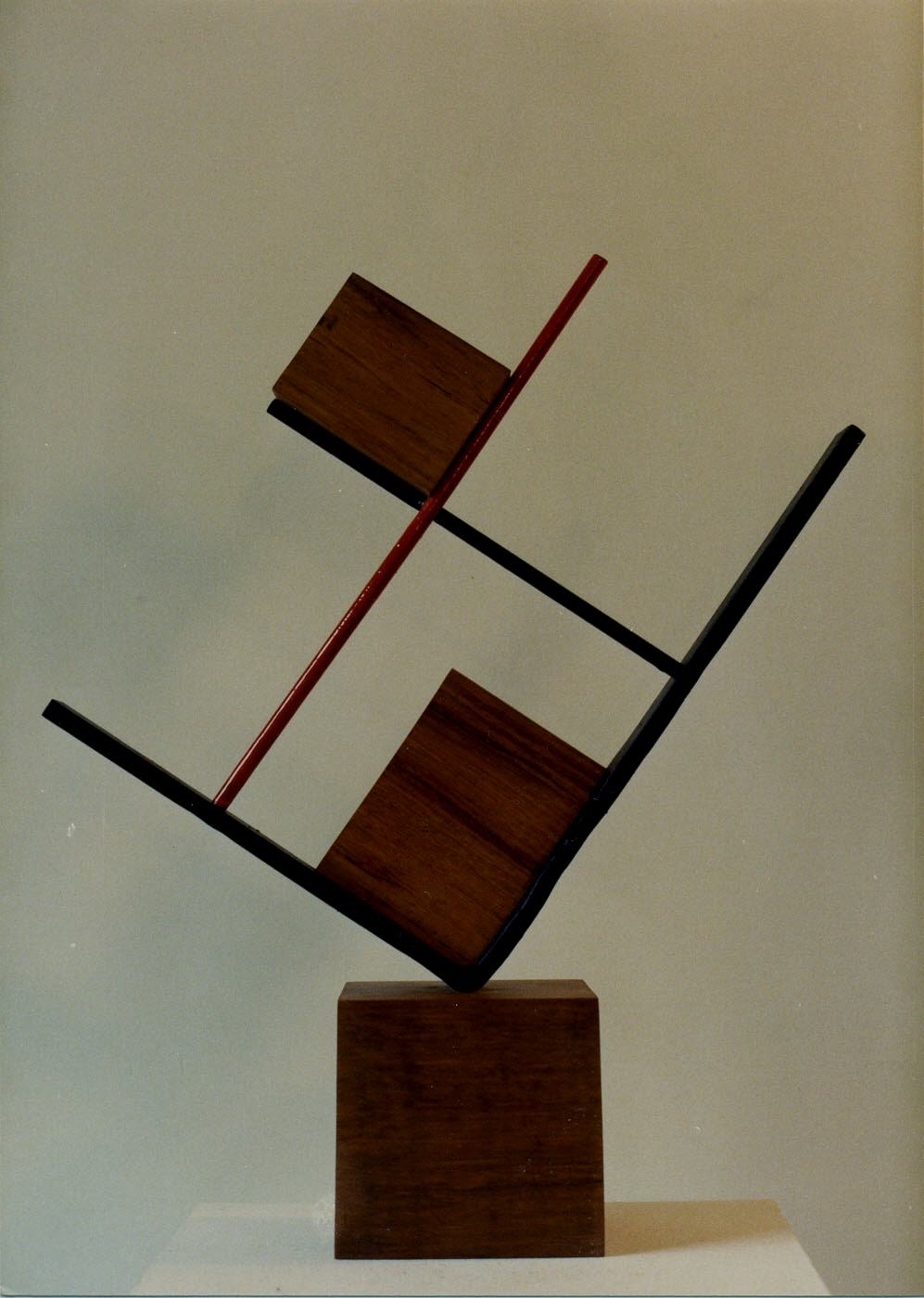 1984 Rood lijntje, merbau (48 x 40 x 10 cm)